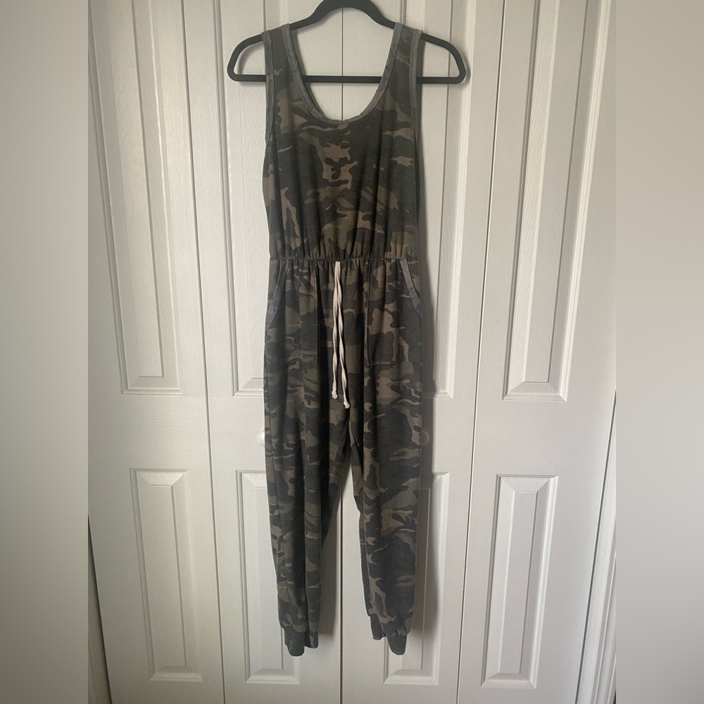 ARMY JUMPER WITH DRAW STRING - SIZE MEDIUM